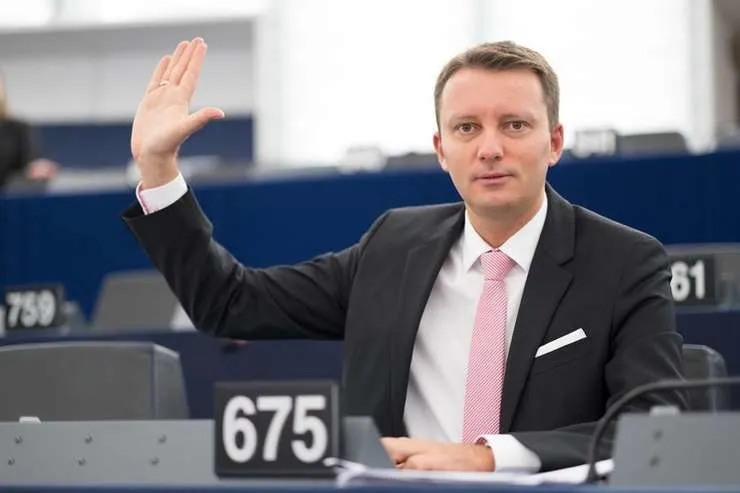 PNL îl propune pe Siegfried Mureșan ca premier. Mutare-surpriză în lupta pentru Palatul Victoria