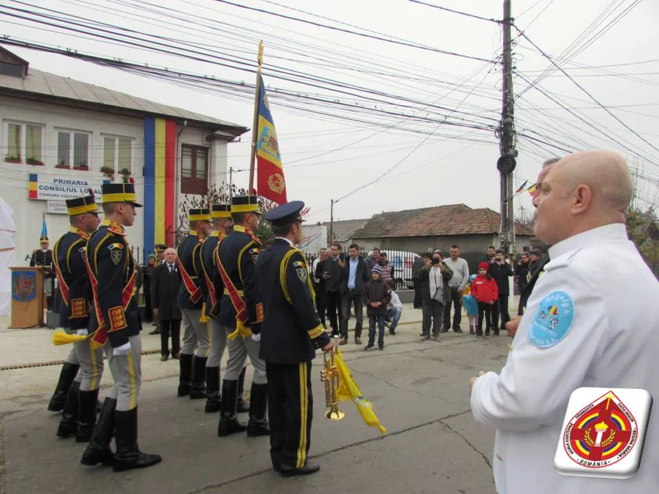 FOTO Ceremonie fastuoasă la Vulcana Pandele, la inaugurarea unui monument al eroilor