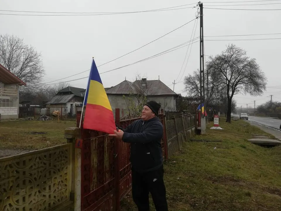 Centenarul României: Mii de steaguri vor fi arborate în Târgoviște și Voinești