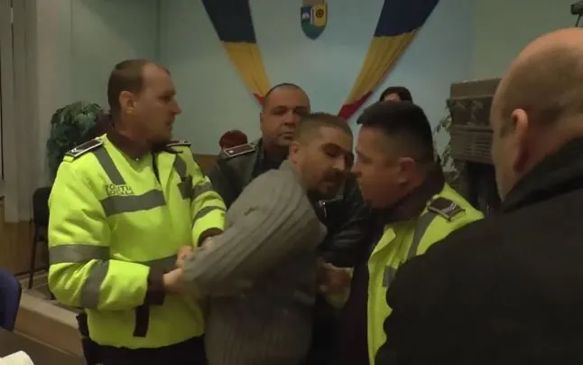 Moreni. De ce au fost scoși dintr-o ședință publică doi cetățeni și doi consilieri