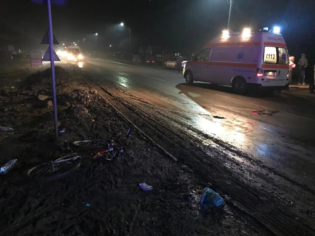 Accident grav la Slobozia Moară. Biciclist transportat în stare critică la spital