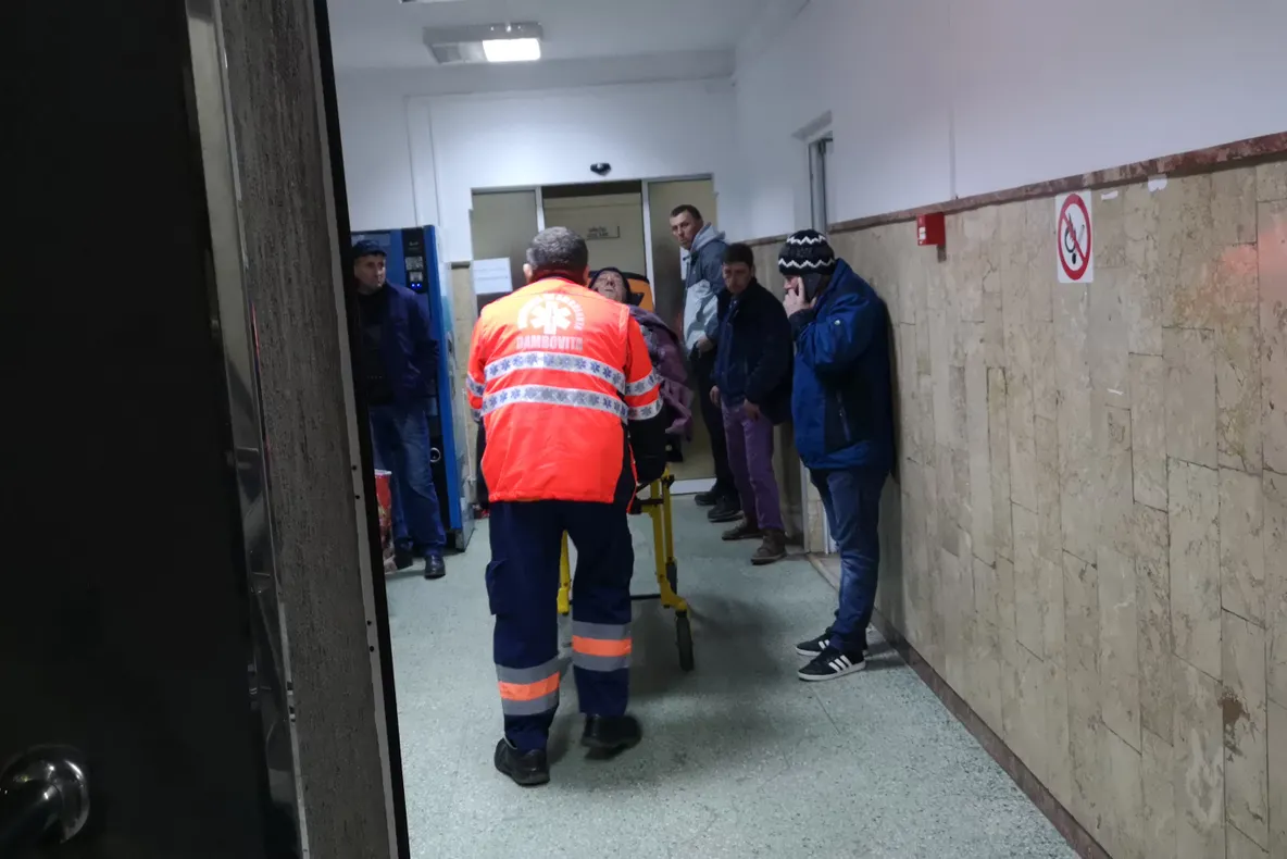 Incredibil! Elev căzut în interiorul unui liceu din Târgoviște, in timpul unui concert de colinde