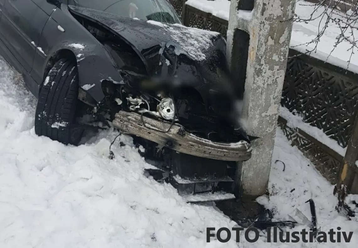 Accident la Lazuri, în dimineața zilei de Crăciun. Șoferul a avut noroc