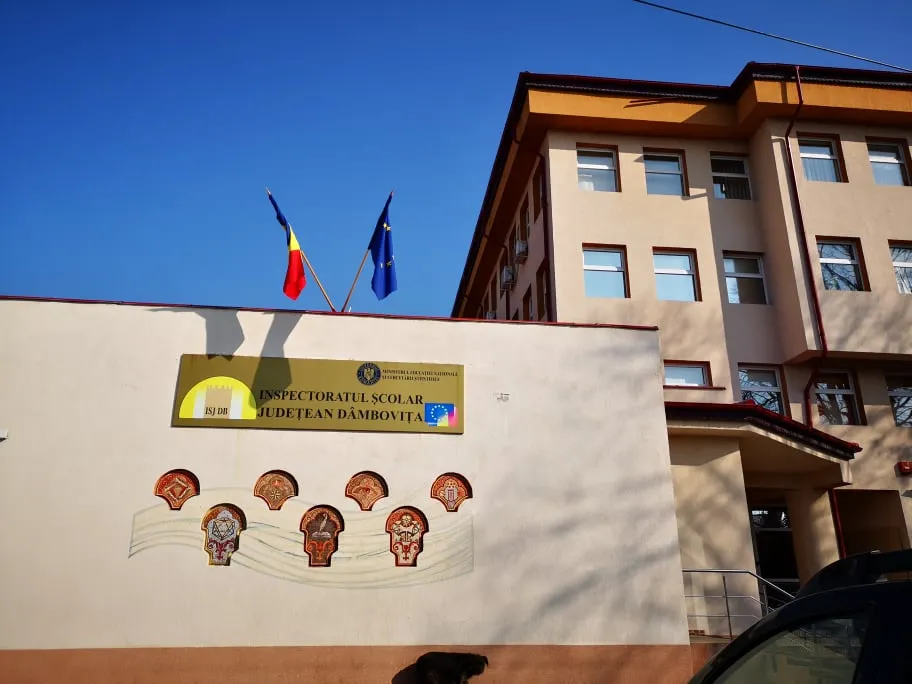Profesoara agresoare de bebeluși, de la Economic, trimisă în concediu fără plată