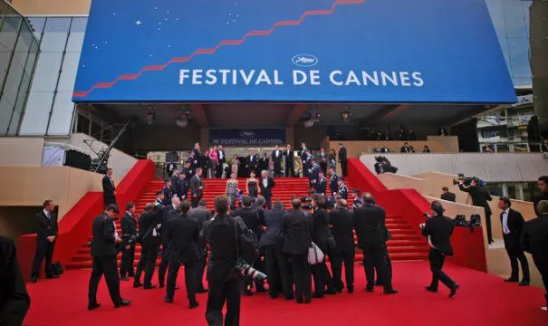 Tinerii cinefili pot câștiga o excursie la festivalul de film de la Cannes în cadrul proiectului #euFilmContest
