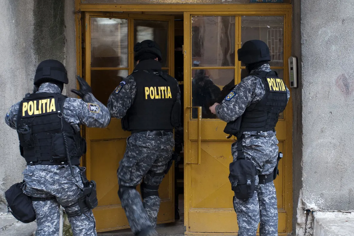 Polițiștii din Dâmbovița fac percheziții la cămătari