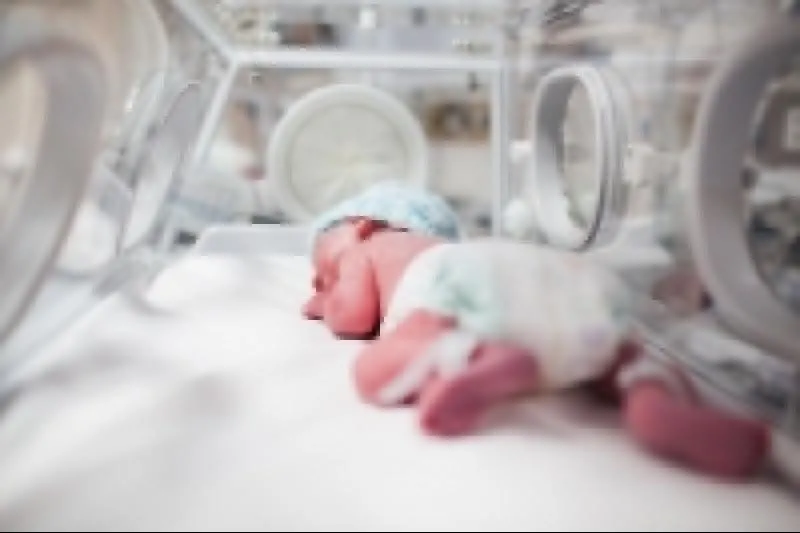 Reținut pentru viol, după ce fiica adoptivă, de doar 13 ani, a născut