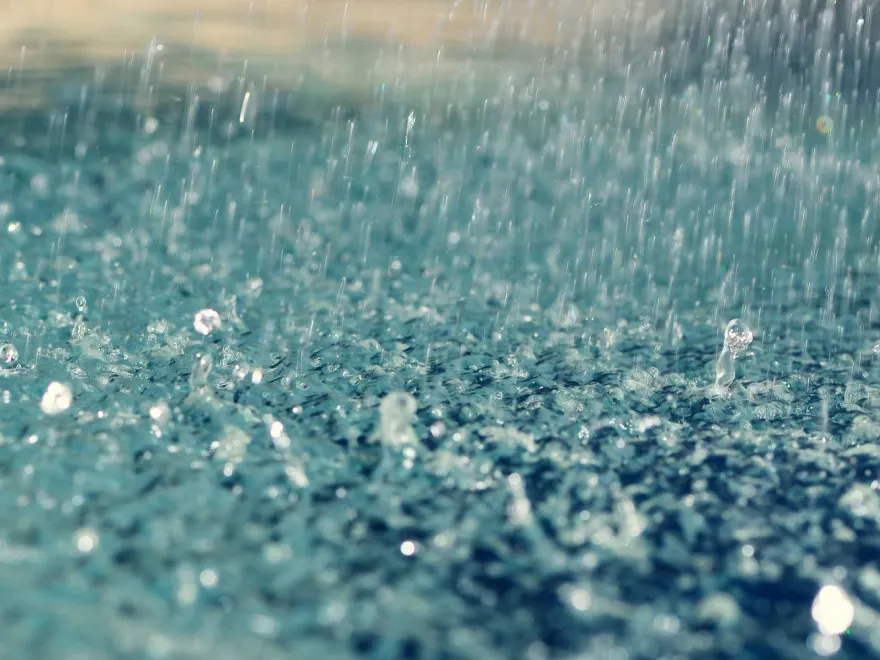 Prognoza meteo. Vreme rece şi ploi în a doua jumătate a lunii mai. De când se încălzeşte