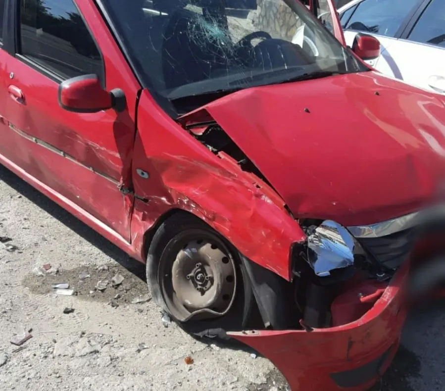 Trei mașini s-au ciocnit pe DN 1 A în Crevedia. O persoană a fost rănită ușor