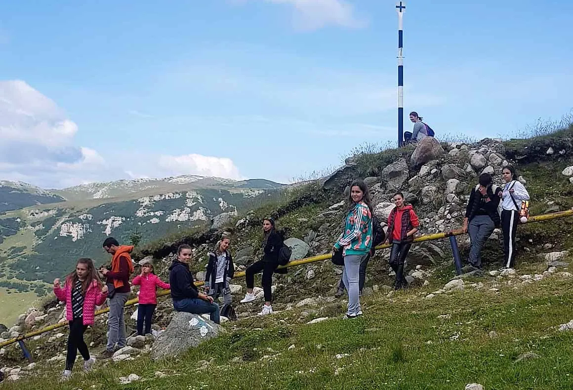 15 elevi buni la carte, plimbați într-o tabără organizată de Arhiepiscopia Târgoviște