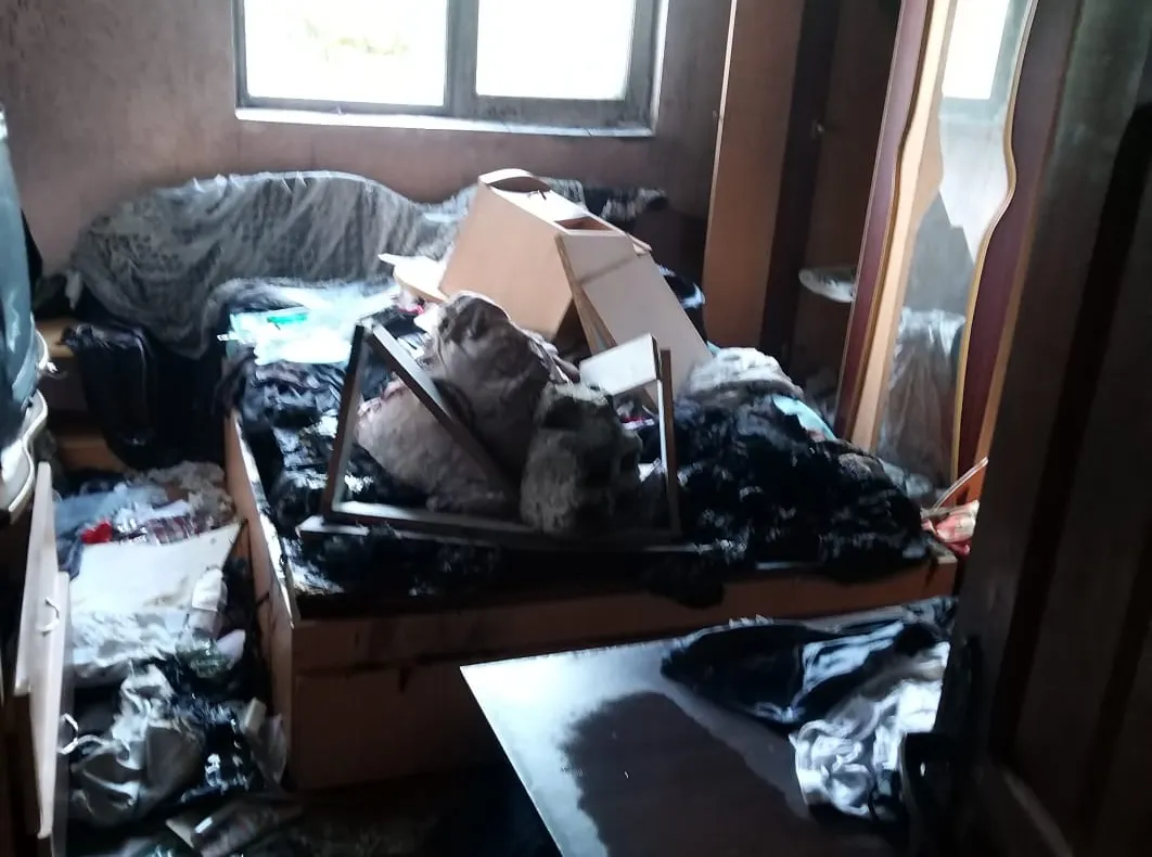 VIDEO UPDATE Apel la 112 la Titu. Un bărbat a reclamat că i-a fost incendiată casa de niște hoți