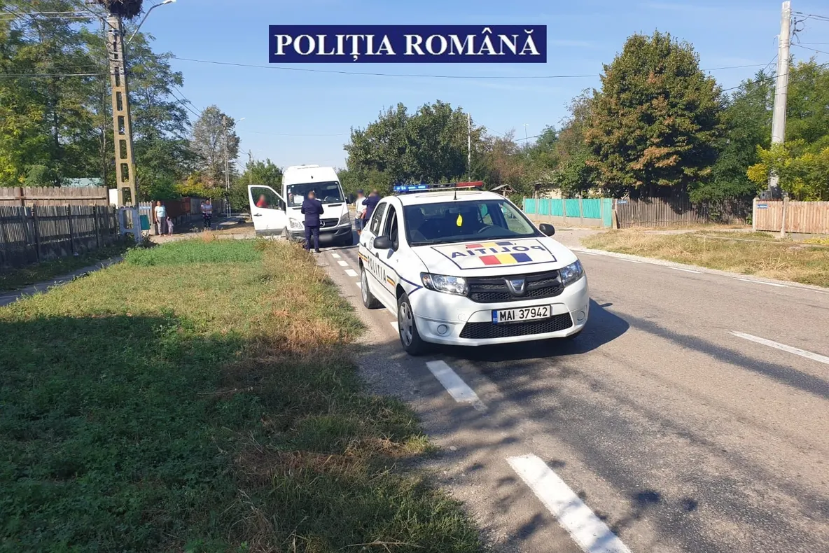 Punct de informare, lângă Primăria Târgoviște, organizat de polițiști