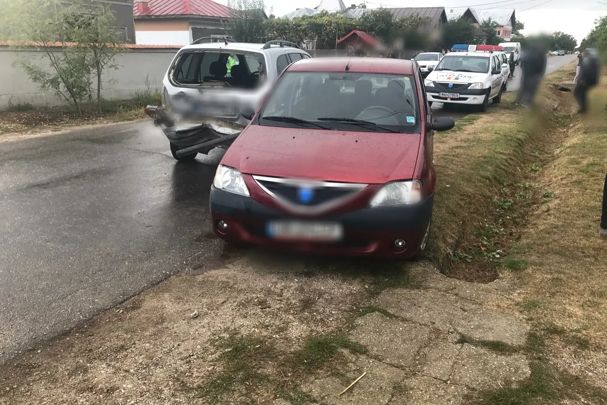 Carambol cu patru mașini, în Puntea de Greci. O persoană a ajuns la spital