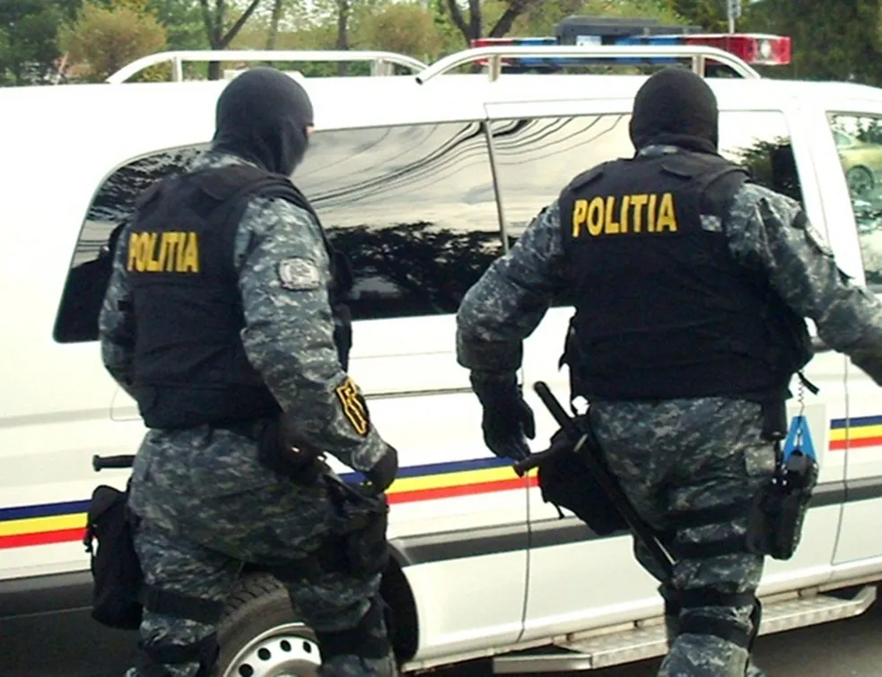 Acțiune în forță a poliției,în 8 județe. 56 de persoane reținute pentru înșelăciune la obținerea de credite bancare