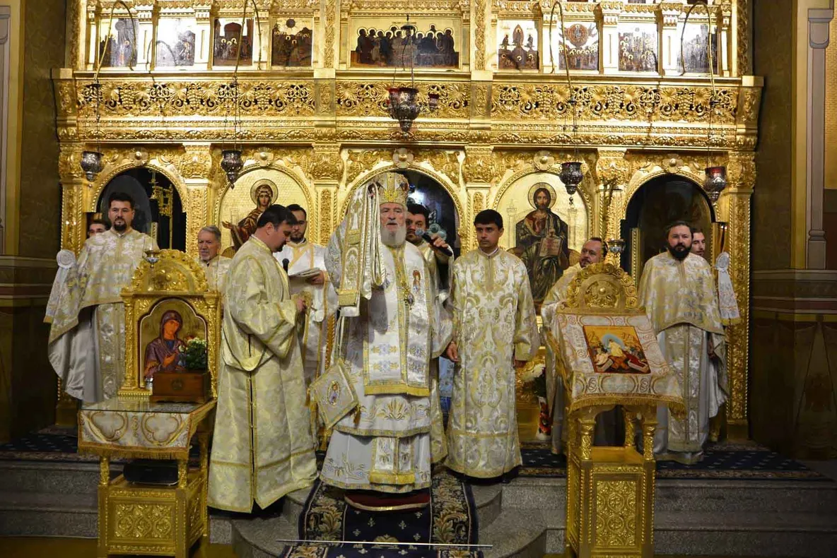 Moșii de toamnă, sărbătoriți la Mitropolia din Târgoviște. Obiceiuri