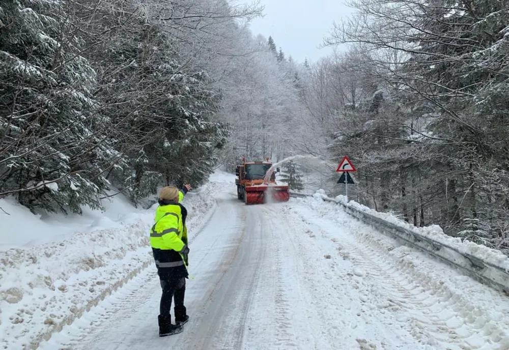 DJ 713 (jud. Dâmbovița,Zona Dichiu) rămâne închis circulației auto(8 km).  Restricții pe DJ-urile din Dâmbovița