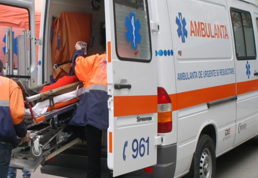 Accident cu trei mașini la Târgoviște. O persoană a fost transportată la spital