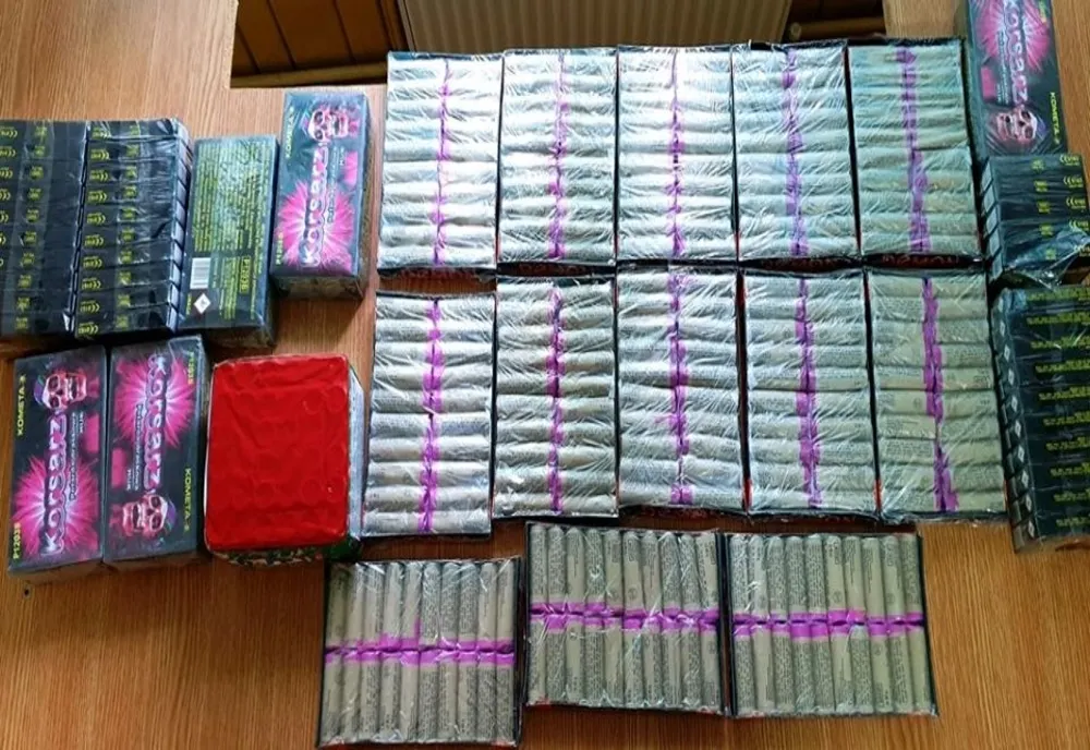 Încă cinci dosare penale, pentru dâmbovițeni ce vindeau ilegal articole pirotehnice
