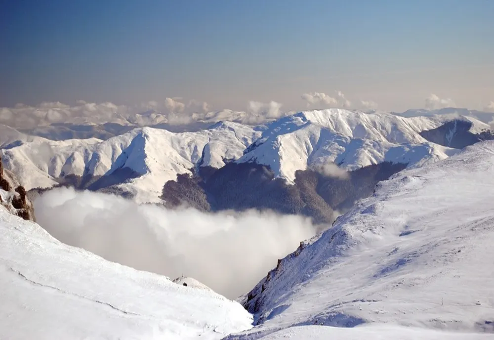 Risc redus de avalanșă în Bucegi și moderat în Făgăraș. Vezi cum va fi vremea în urmatoarele două săptămâni, la munte