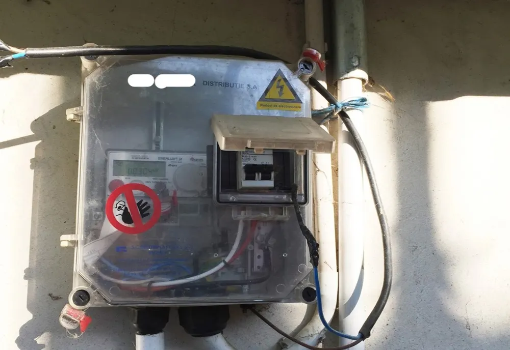Dosare penale pentru 6 persoane racordate ilegal la rețeaua de energie electrică