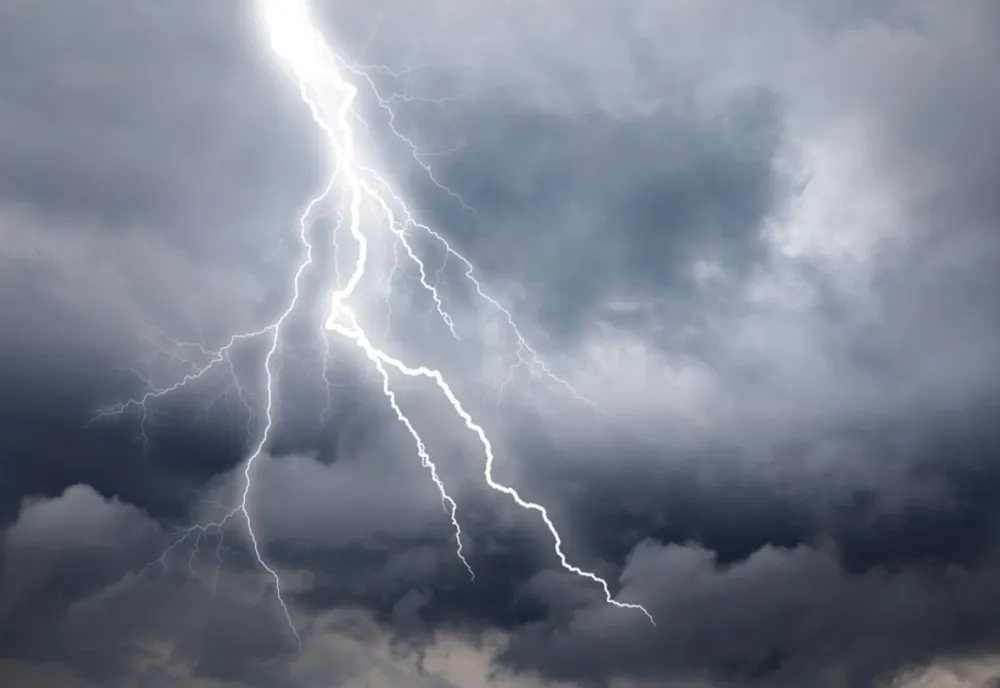 Cod galben de furtună și în nordul județului Dâmbovița (30 aprilie). Precipitații de 25-30 l/mp la munte, în doar câteva ore