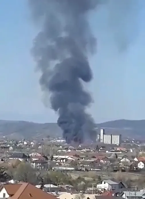 Foto| Incendiu periculos lângă Târgoviște. Pompierii sunt copleșiți, de-a dreptul, de multitudinea de intervenții.Apel către populație.