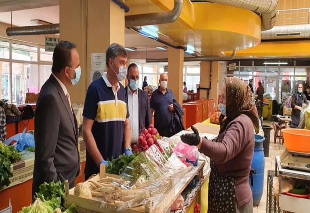 Foto| "Inspecție" ministerială (MADR) în cea mai aglomerată piață agroalimentară din Târgoviște