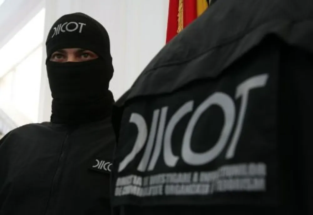 Grup infracțional organizat, ce se ocupa cu proxenetismul și spălarea banilor, destructurat, la Târgoviște, de procurorii D.I.I.C.O.T.