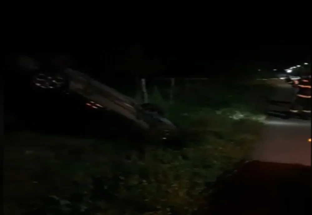 Accident spectaculos la intrarea în Târgoviște. S-a dat cu mașina peste cap