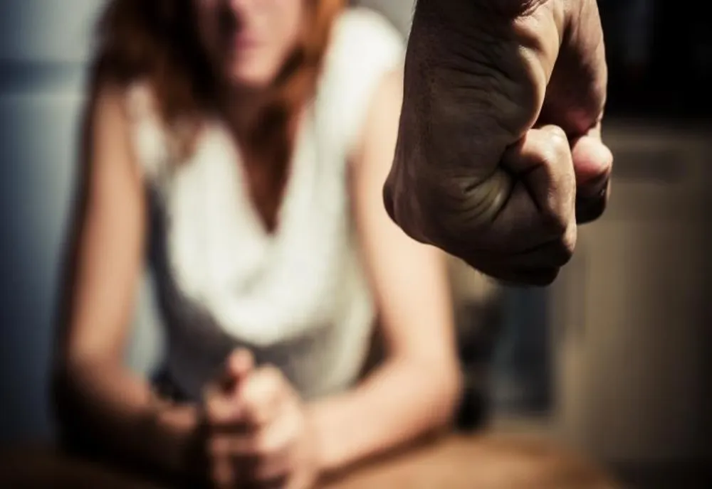 Bărbat de 42 de ani, din Ulmi, reținut de polițisti, după ce și-a amenințat soția. Bărbatul a încălcat ordinul de protecție