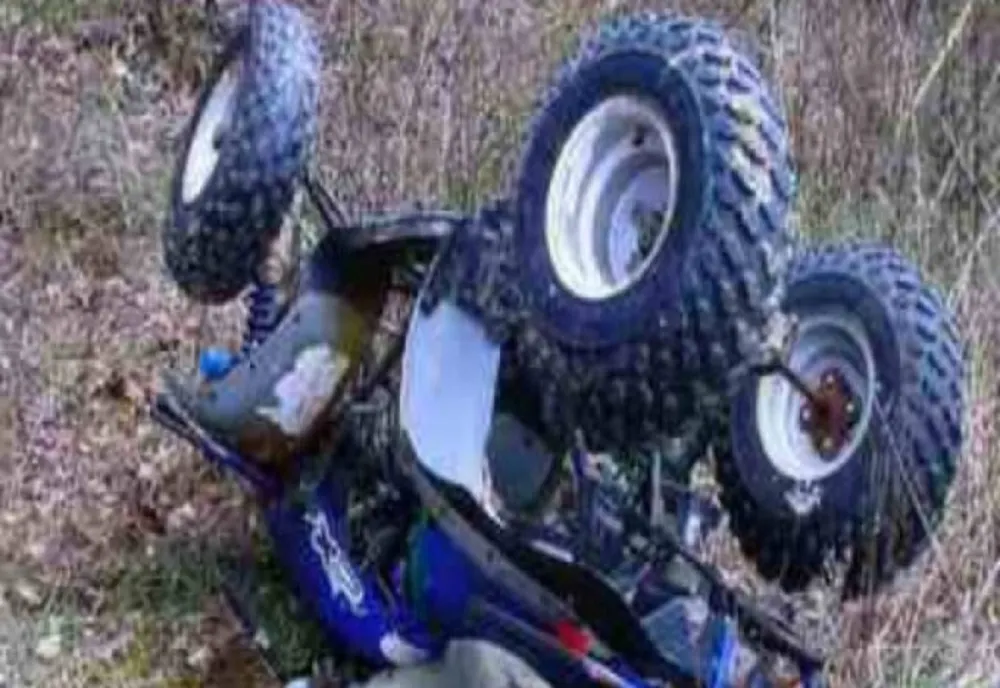 Rănit grav, după ce a intrat cu ATV-ul într-un copac, la Odobești, în Dâmbovița