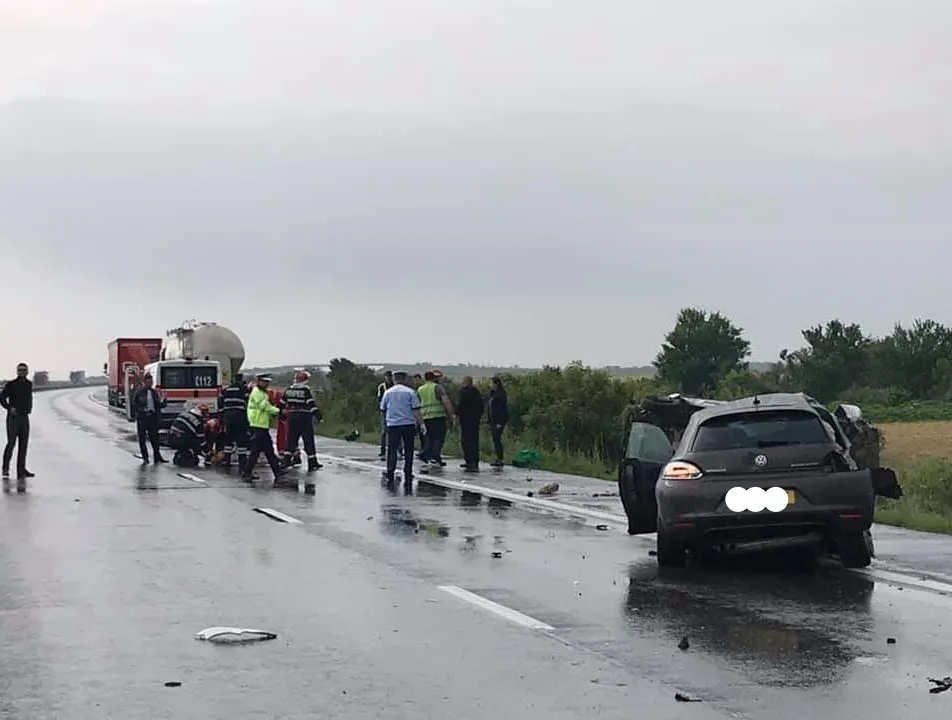 Update-Video| Accident teribil pe A1, în Dâmbovița. Două persoane sunt rănite grav. Traficul este blocat