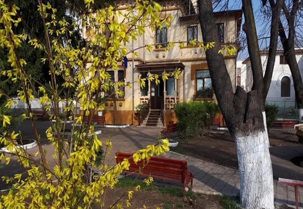 Mai multe unități școlare din Dâmbovița schimbă scenariile de funcționare