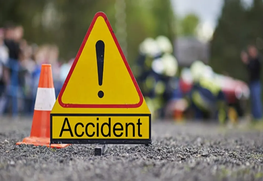 Trafic oprit pe DN 71 din cauza coliziunii frontale între două tiruri
