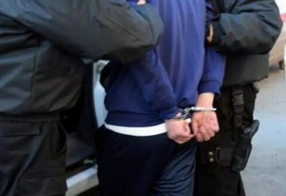 Tânăr din Dâmbovița, dus de polițiști la Penitenciarul Mărgineni