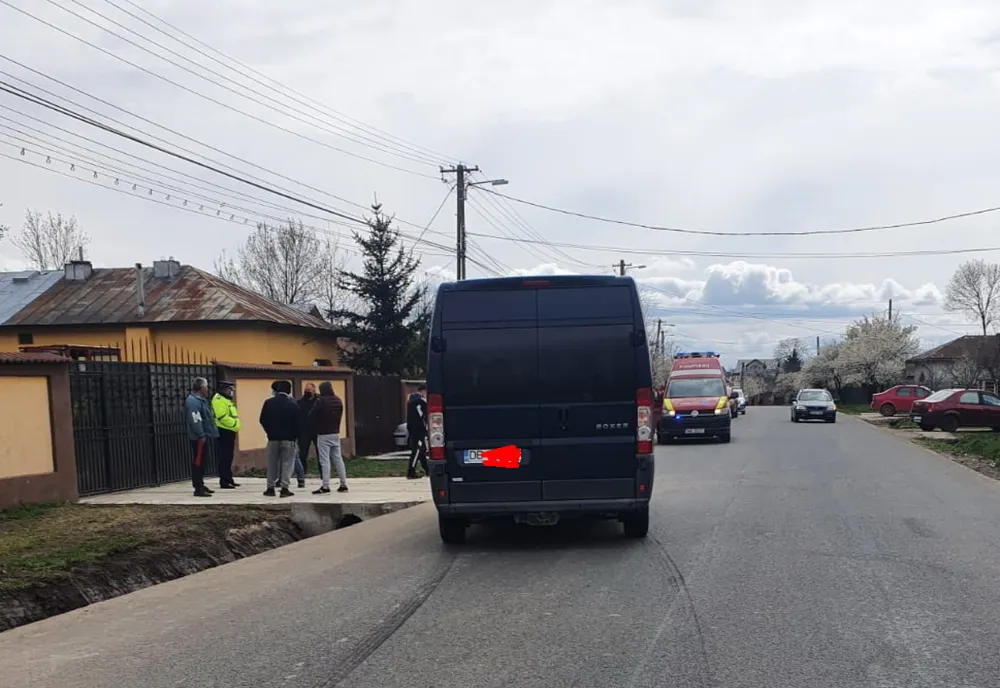 Tânără acroșată și accidentată la Vișina, după ce a traversat prin loc nepermis