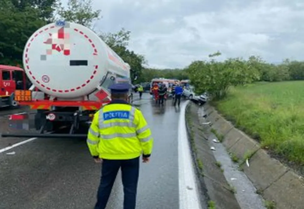 Dâmbovița. Coliziune între o cisternă și un autoturism pe DN 72. Traficul se desfășoară alternativ