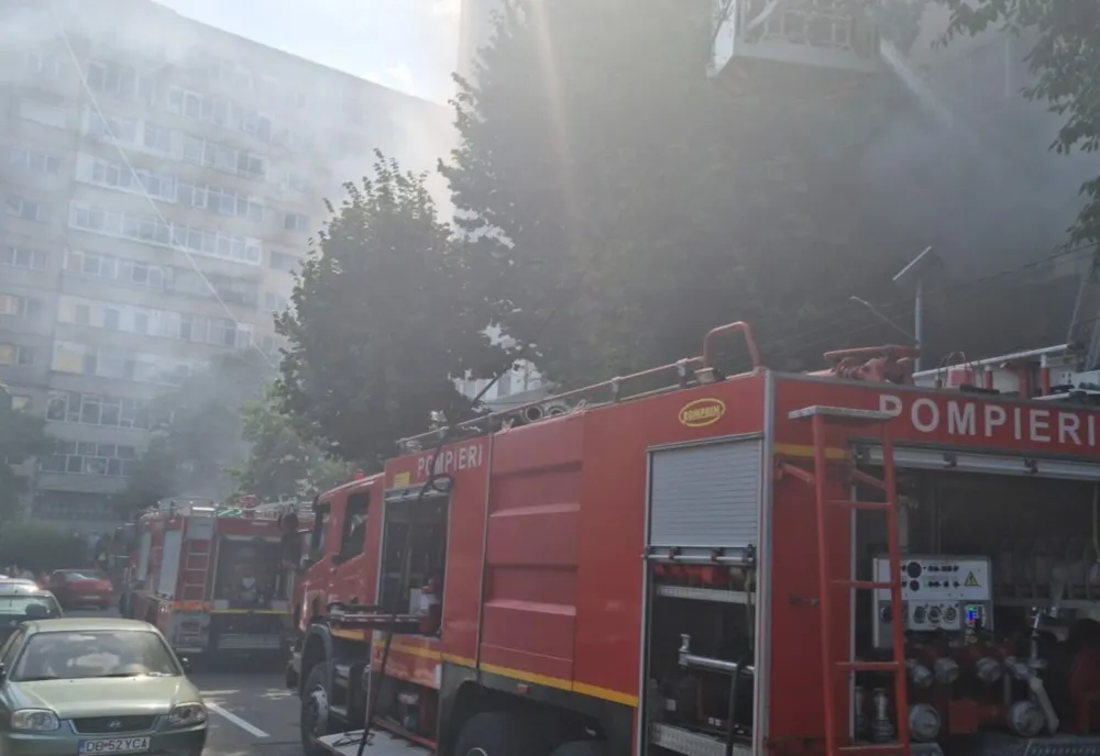 Incendiu la un apartament din Târgoviște. Proprietarul s-a intoxicat cu fum!