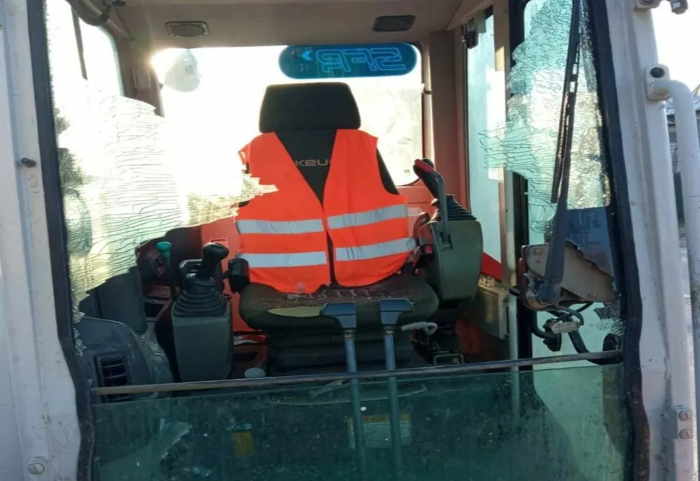 Dâmboviţa. Situație incredibilă la Răzvad! Utilajele echipelor care lucrează la canalizarea din localitate au fost vandalizate.