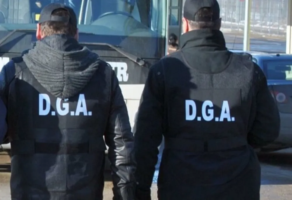Dâmbovița: Percheziții la funcționari publici, cercetați pentru luare de mită, complicitate la luare de mită și înșelăciune