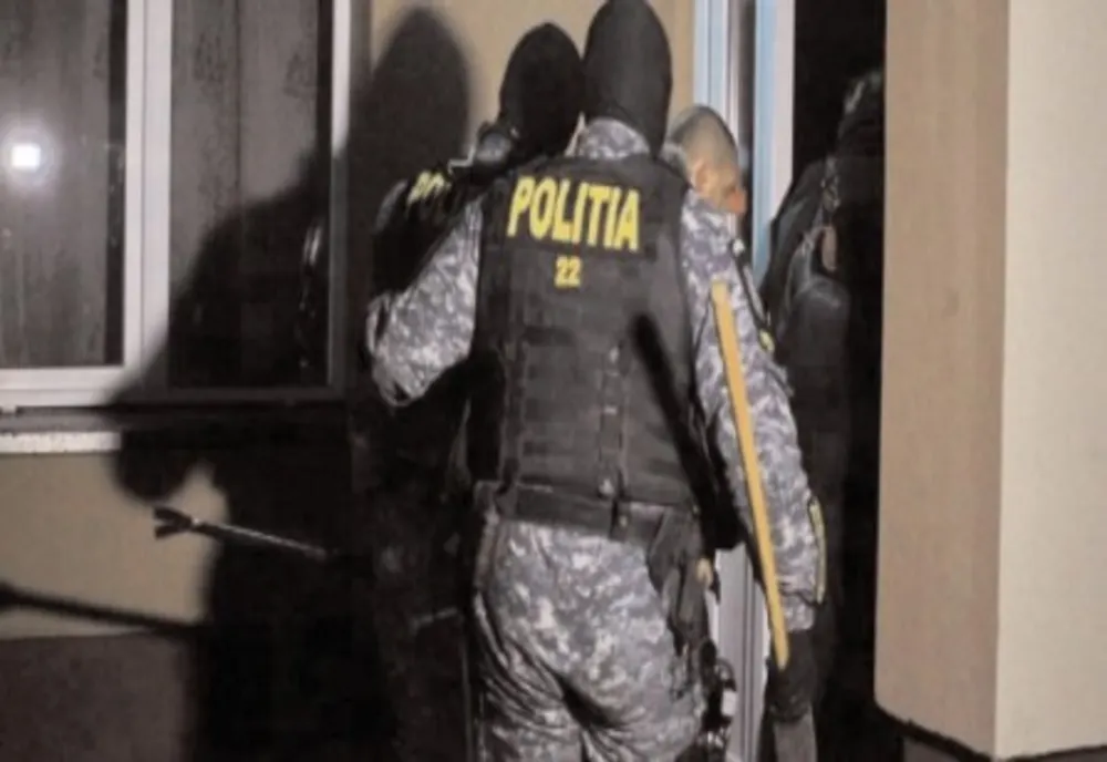 Persoane cercetate pentru săvârșirea infracțiunilor de lovire sau alte violențe, amenințare și nerespectarea regimului armelor și munițiilor