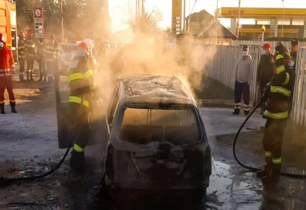 Mașină în flăcări, la Târgoviște! 