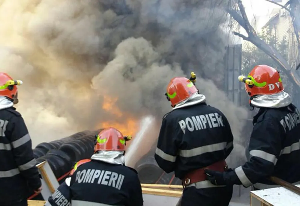 Dâmboviţa. Incendiu la un azil de bătrâni. Focul a cuprins camera centralei termice