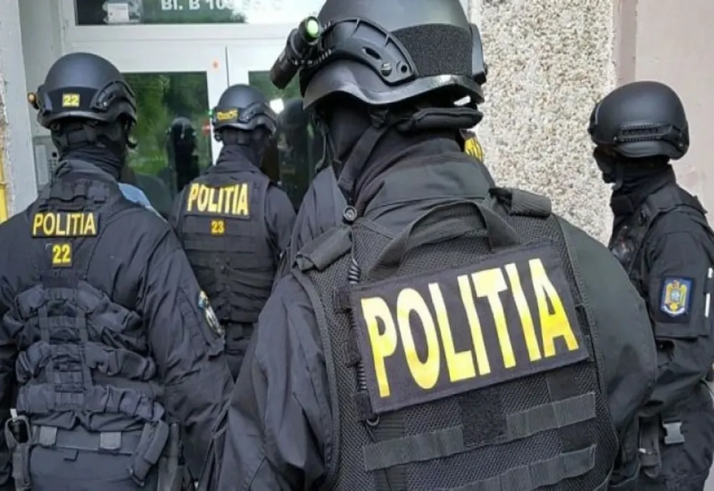 Dâmboviţa. Percheziţii la persoane bănuite de obţinerea ilegală de fonduri şi înşelăciune