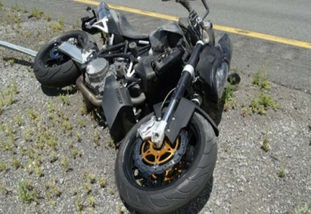 Dâmbovița. Impact violent pe Autostrada A1, între o motocicletă și un autovehicul. Două persoane au fost rănite