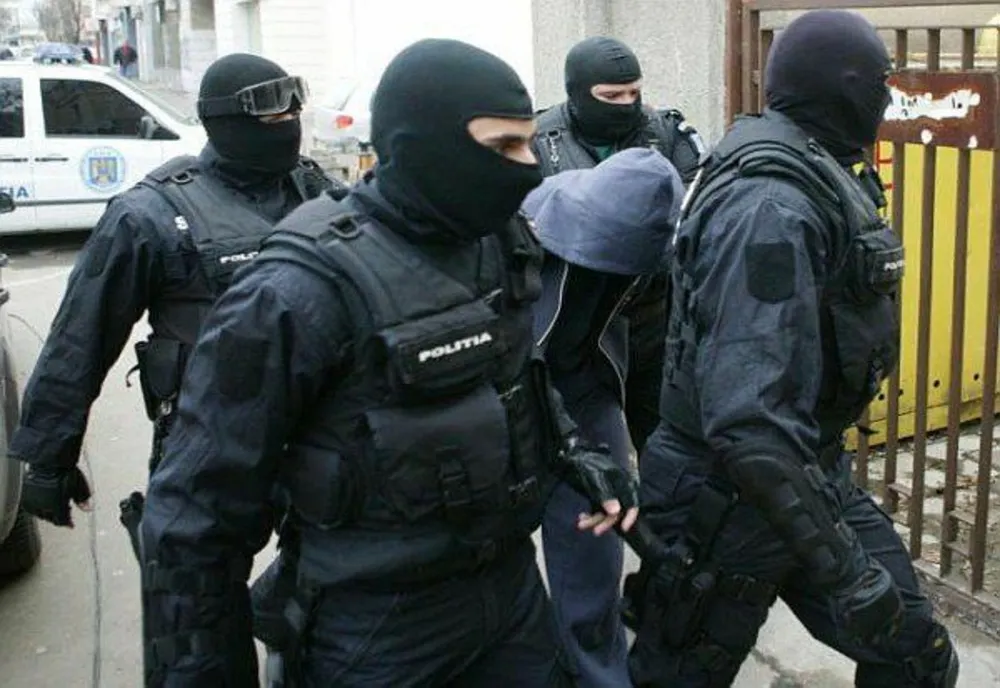 Percheziţii în Prahova şi Dâmboviţa la persoane bănuite de contrafacere a bancnotelor
