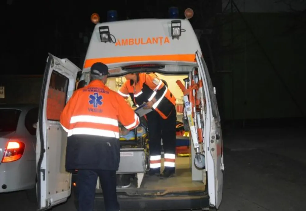 Dâmboviţa. Trei persoane rănite după impactul dintre două mașini