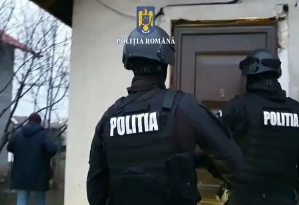 Percheziţii la Dâmboviţa la persoane bănuite de furt din locuinţe