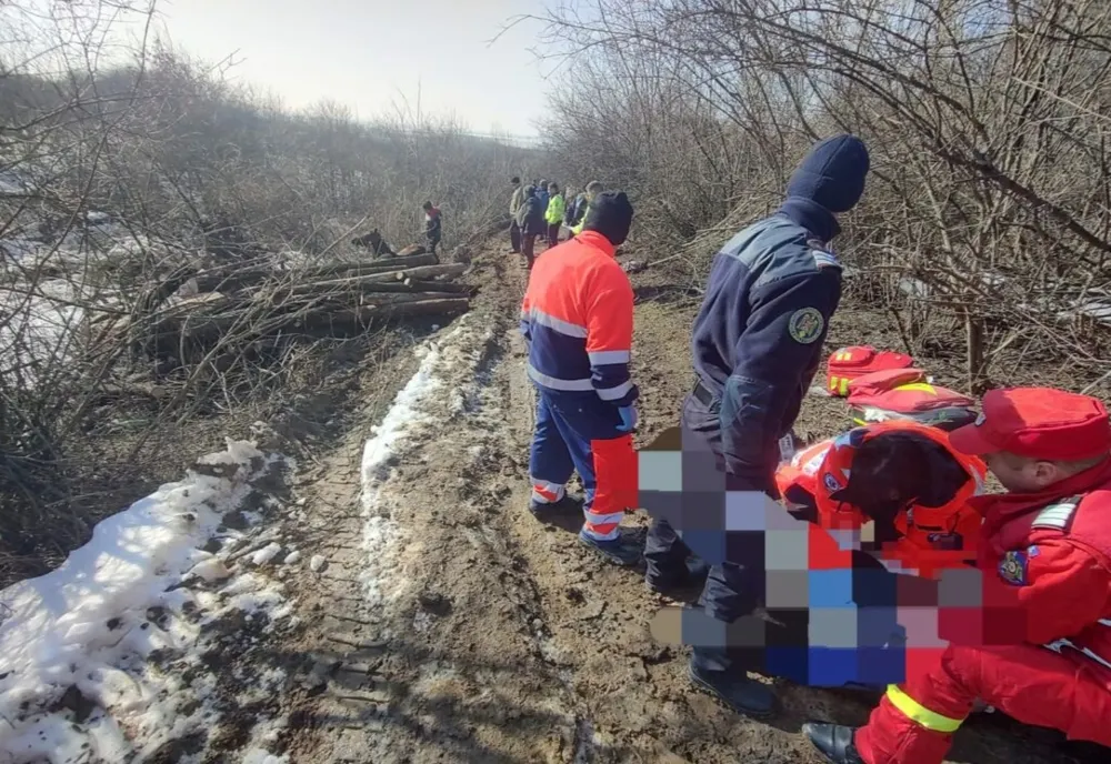 Sfârșit tragic pentru un bărbat din Dâmbovița! A murit strivit de căruța plină cu lemne