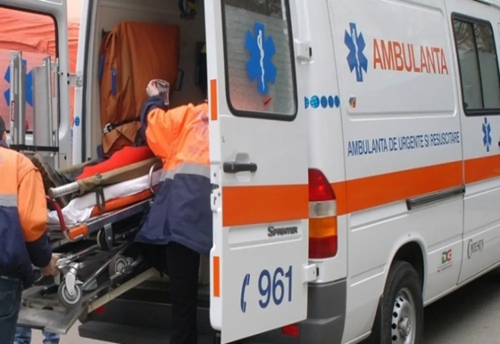 Dâmboviţa. Accident rutier grav pe DN72. Un copil de 3 ani și mama lui transportați de urgență la spital 